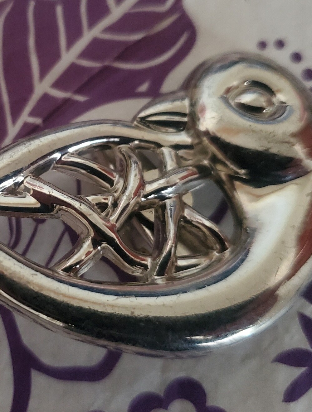 Vintage Neiman Marcus Silver Toned Celtic Knot Detailed Bird Scarf Sweatet Clip